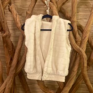 Big chill girls faux fur hoodie vest size 10/12 holiday party white